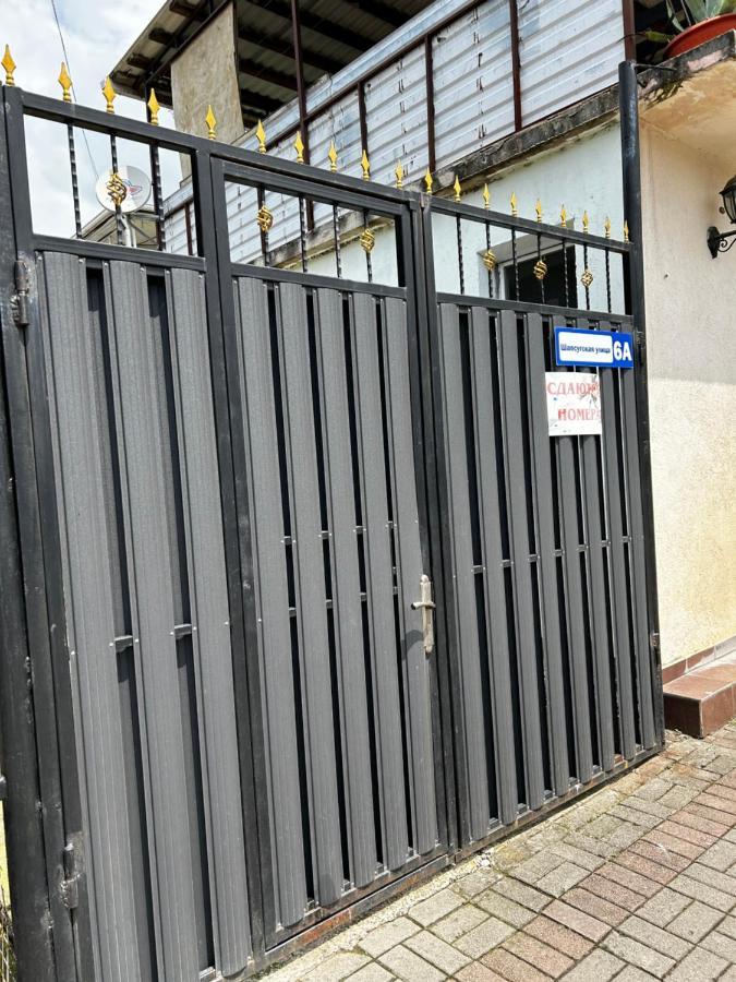 Na Shapsug Guest House ガグラ エクステリア 写真